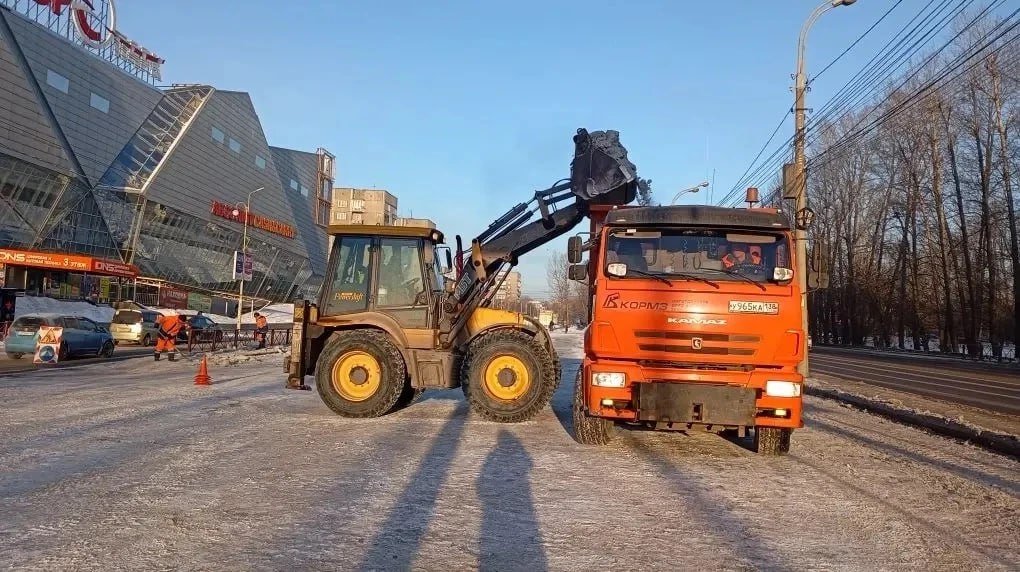 640 тонн снега вывезли с улиц Иркутска за сутки Пресс-служба администрации Иркутска
