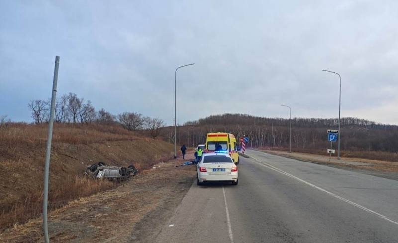 Молодой водитель погиб после опрокидывания автомобиля в Артёме Пресс-служба УМВД России по Приморскому краю