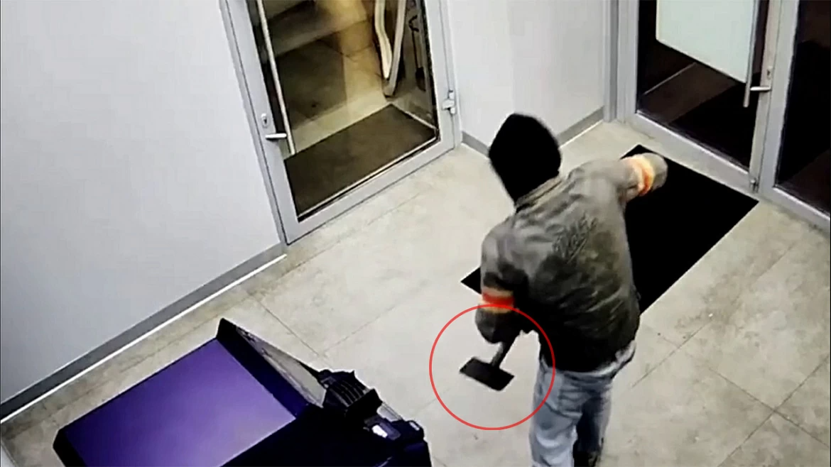 Попытка вскрыть банкомат Пресс-служба ГУ МВД России по Москве