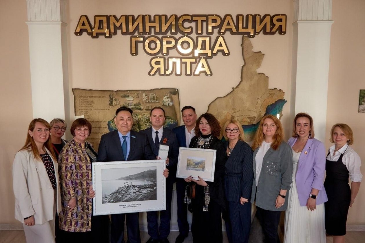 В городах Крыма показали киноверсию оперы &quotНьургун Боотур&quot  ГТОИБ