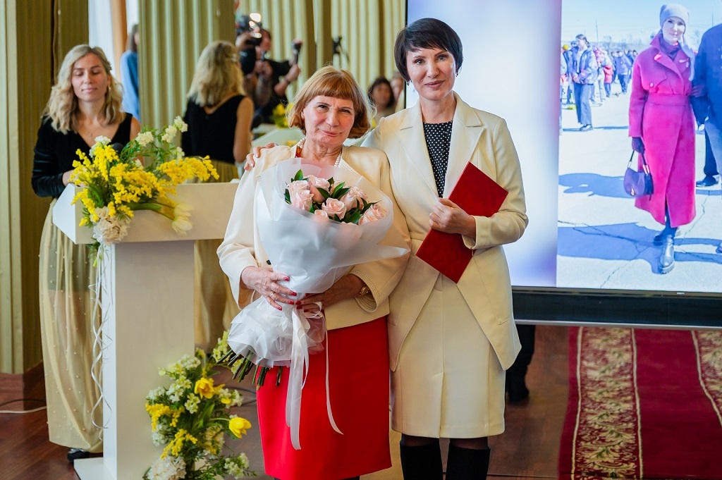 Женщины Магадана поделились историями успеха и счастья в преддверии 8 Марта Источник