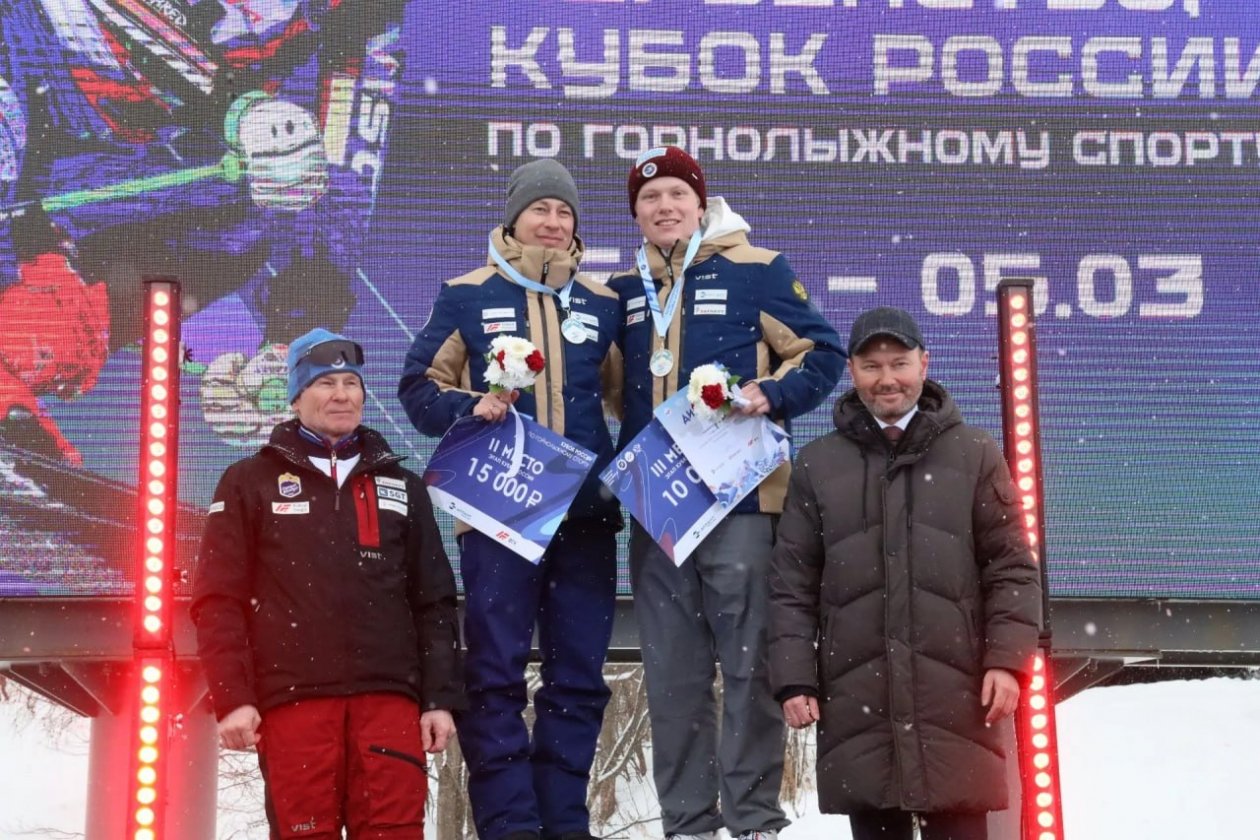 Церемония награждения победителей и призеров всероссийских стартов по горнолыжному спорту в Южно-Сахалинске пресс-служба министерства спорта Сахалинской области