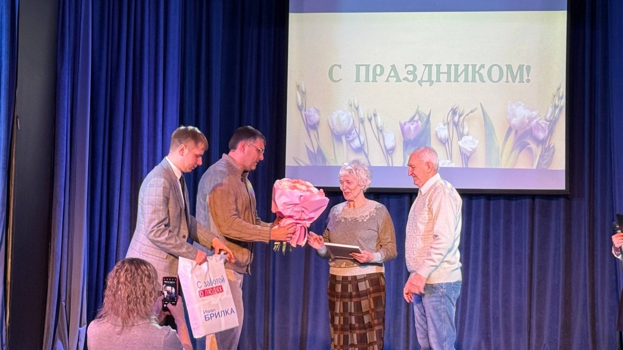 Депутат думы Иркутска поздравил ветеранов и пенсионеров округа №34 с праздниками Пресс-служба думы Иркутска