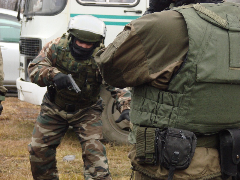 Сотрудники ФСБ освободили от условных террористов колонию в п.Бира ЕАО, Фото с места события из других источников