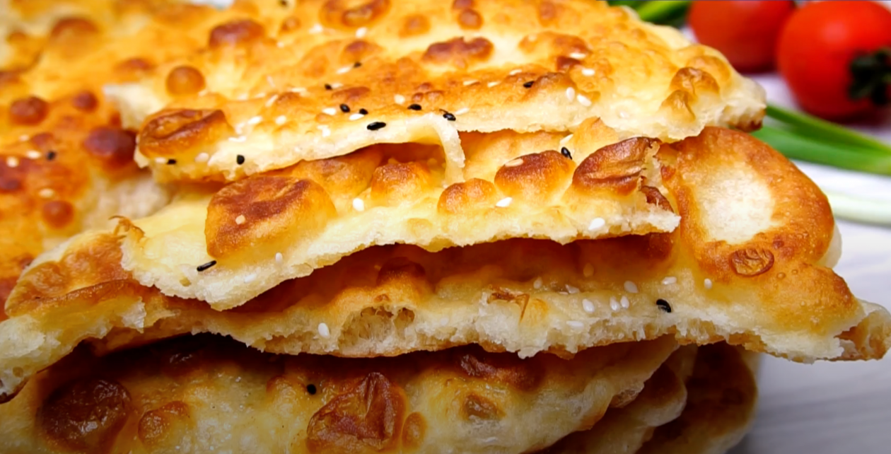 Сыплю муку в кефир - за 10 минут на столе легенда из Индии: домашние просят добавку скриншот видео с дзен-канала &quotГотовим с Калниной Натальей&quot (12+)