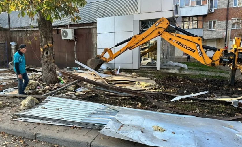 Краснодар очищается от незаконных рекламных конструкций Пресс-служба администрации Краснодара