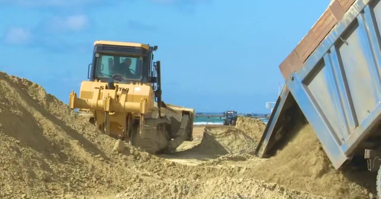 Пляж под Анапой наполовину засыпали экспериментальным песком скрин t.me/opershtab23