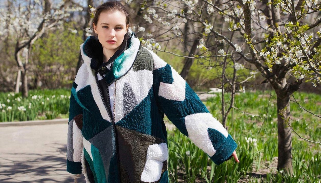 Стилист назвал 5 самых стильных курток на весну-2026: модницы уже охотятся за ними ИИ Kandinsky (18+)