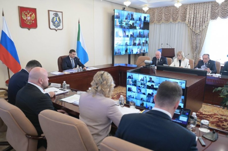 На заседании президиума краевого правительства Вячеслав Реутов