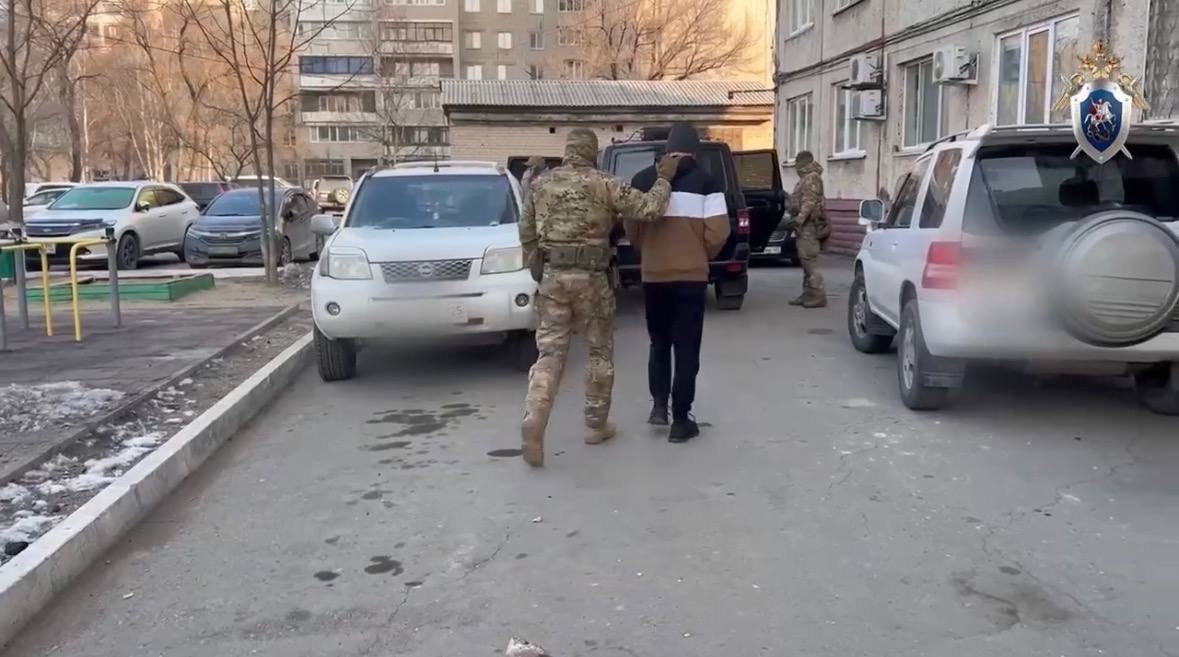 Пятеро жителей Уссурийска задержаны по подозрению в организации незаконного игорного бизнеса СУ СКР по Приморскому краю в MAX (6+)