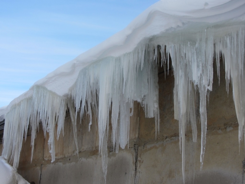 Депутат напомнила, кто отвечат за падение сосульки с крыши Игорь Чёрный, ИА MagadanMedia