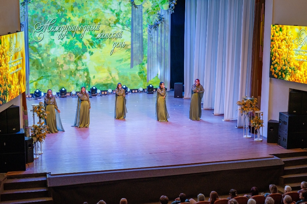 В Магадане прошел праздничный концерт накануне 8 Марта Источник