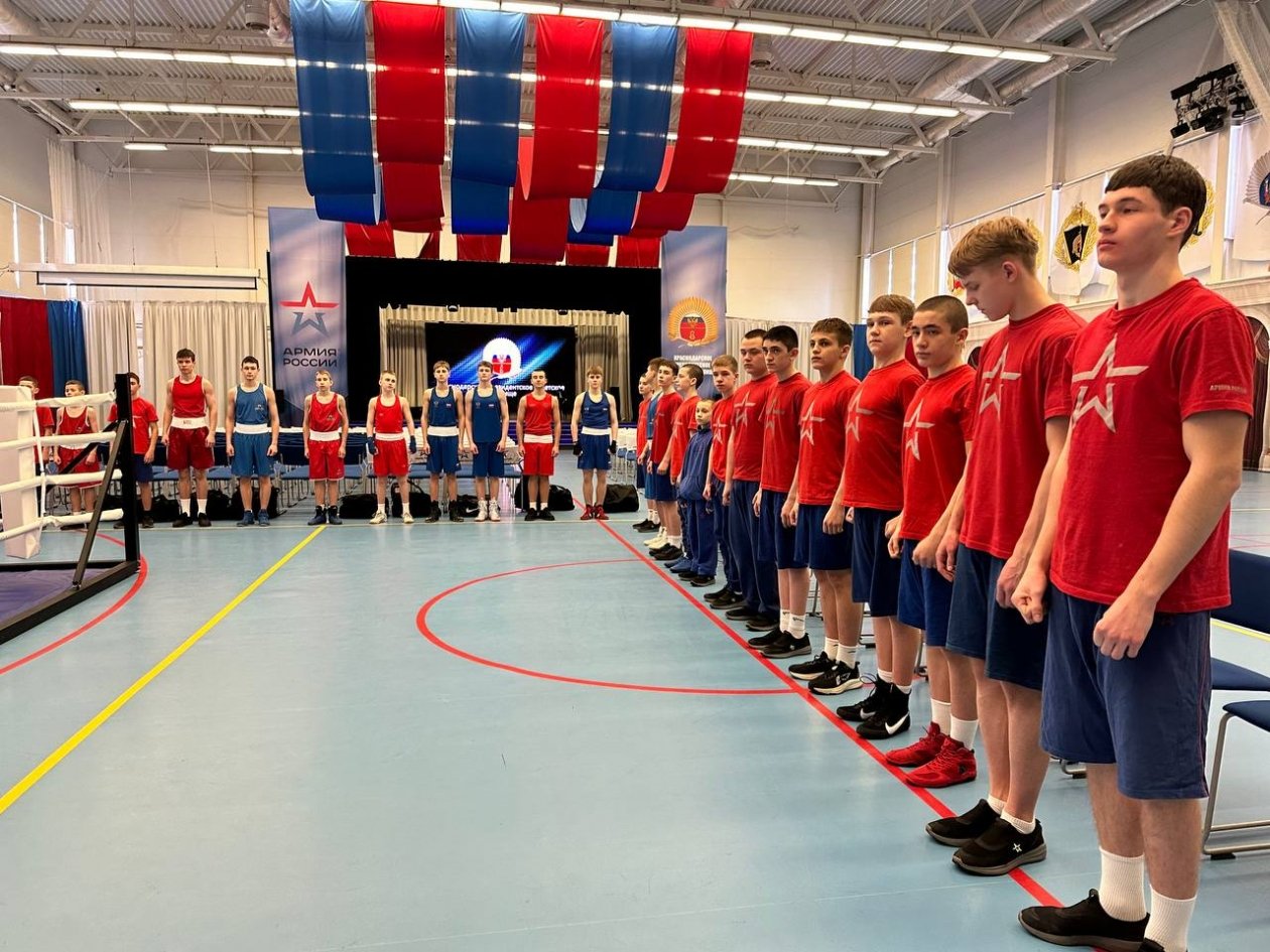 В Краснодаре чемпион мира по боксу Дмитрий Пирог провел мастер-класс для кадетов Пресс-служба депутата ГД РФ Дмитрия Пирога