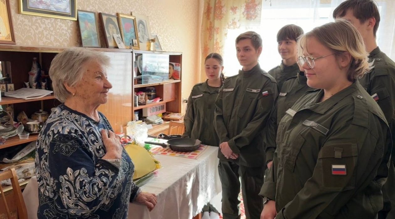 Зоя Прокофьевна Сафронова и ребята Правительство Камчатского края