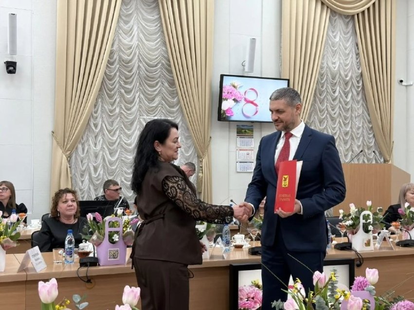 Осипов вручил награды жёнам и матерям участников СВО в Забайкалье правительства Забайкалья