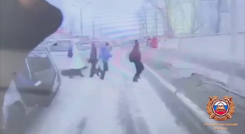 Подростки перебегали дорогу на красный и попали под машину в Иркутске Пресс-служба ГУ МВД России по Иркутской области