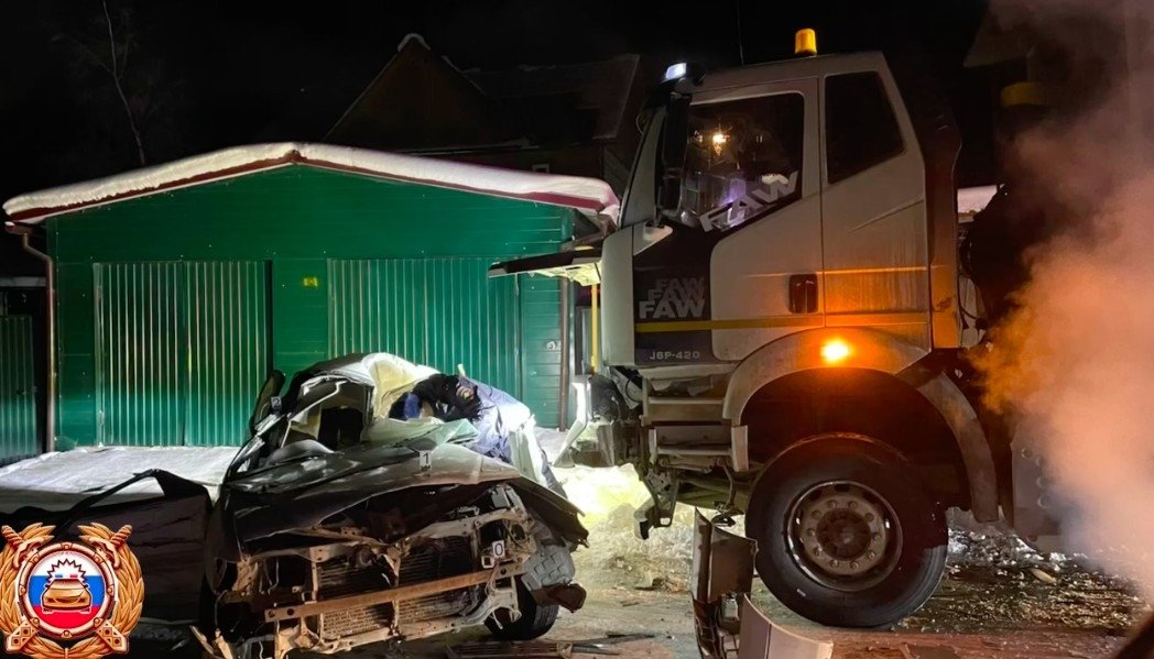 Пассажир легковушки погиб в ДТП с большегрузом в Якутске Управление Госавтоинспекции МВД по Республике Саха (Якутия).