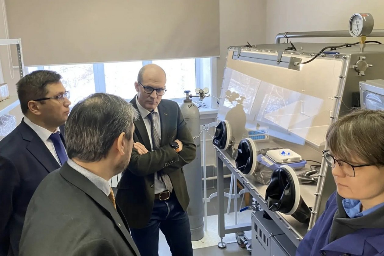 Современную молодежную лабораторию представил институте химии СО РАН в Иркутске Пресс-служба правительства Иркутской области