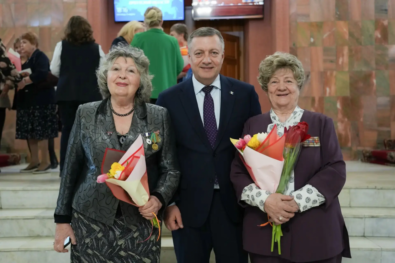 Игорь Кобзев встретился в Иркутске матерями погибших бойцов СВО в преддверии 8 Марта Пресс-служба правительства Иркутской области
