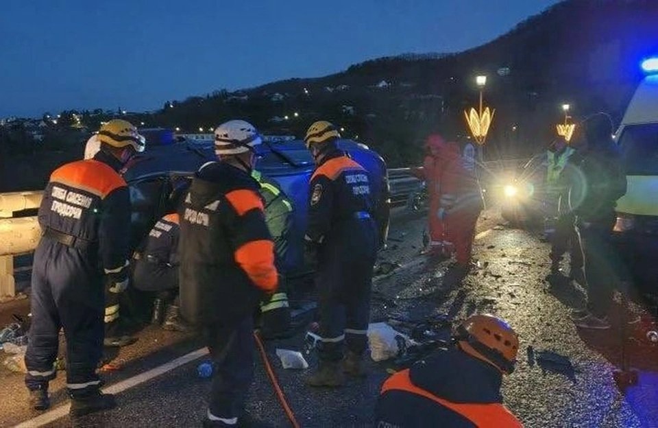 Прокуратура проверяет смерть пассажира в ДТП на обледеневшему мосту в Сочи пресс-служба МКУ &quotСлужба спасения города Сочи&quot
