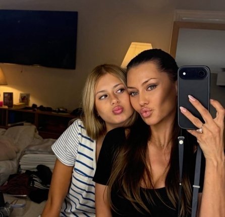 Виктория Боня с дочерью соцсети Виктории Бони