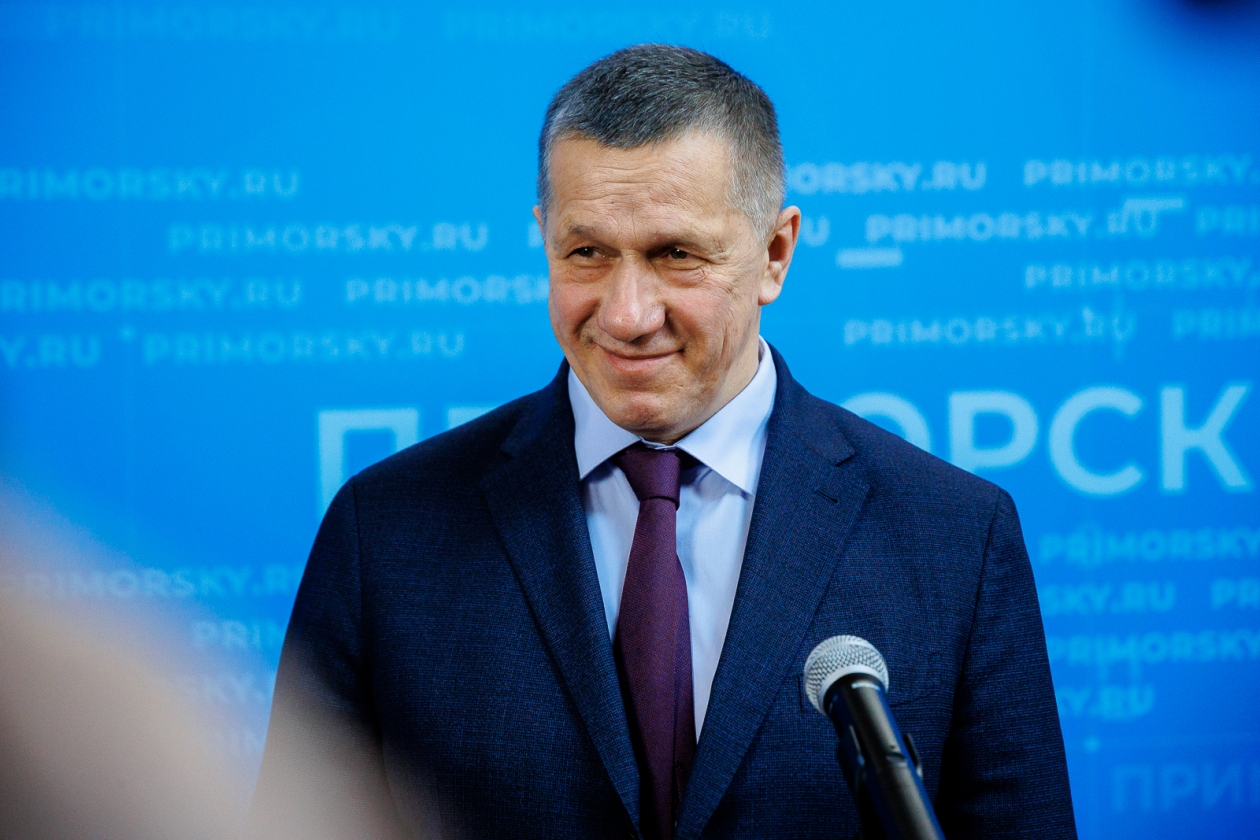 Юрий Трутнев поздравляет с Международным женским днем Евгений Кулешов, ИА PrimaMedia