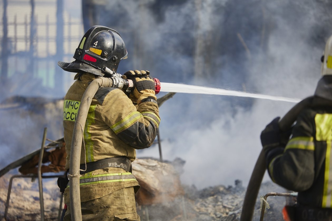 В Армавире 120 спасателей тушат пожар на нефтебазе после атаки БПЛА Дмитрий Осипчук, ИА PrimaMedia