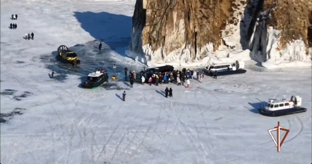 Водители продолжают выезжать на лед Байкала вне официальных переправ - МЧС Пресс-служба ГУ МЧС России по Иркутской области