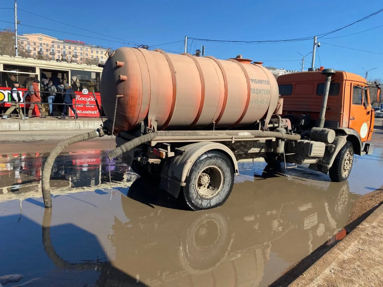 Коммунальщики круглосуточно чистят улицы и откачивают воду из низин мэрия Улан-Удэ