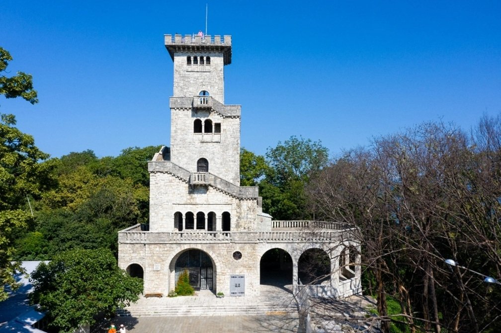 Проект реставрации башни и строительство канатки на горе Ахун в Сочи заморозили пресс-служба Сочинского национального парка