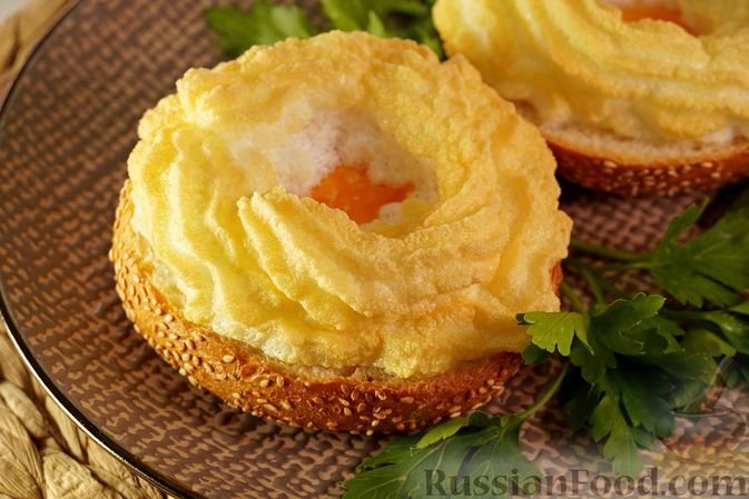 Магия из духовки: яйцо в &quotгнезде&quot - воздушное облако из взбитых белков с золотистой корочкой russianfood.com