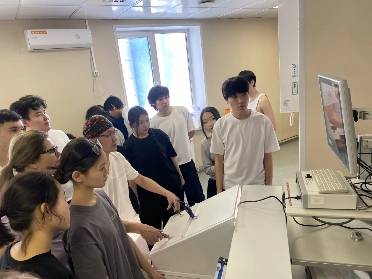 Школьников в Улан-Удэ научили накладывать хирургические швы  ДРКБ