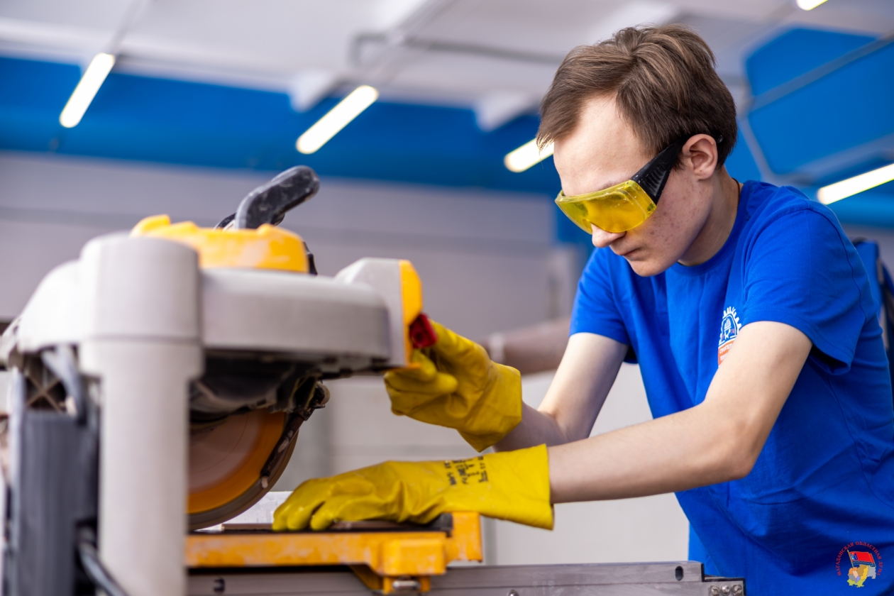 Не сдавшие итоговую аттестацию школьники смогут получить профобразование Источник