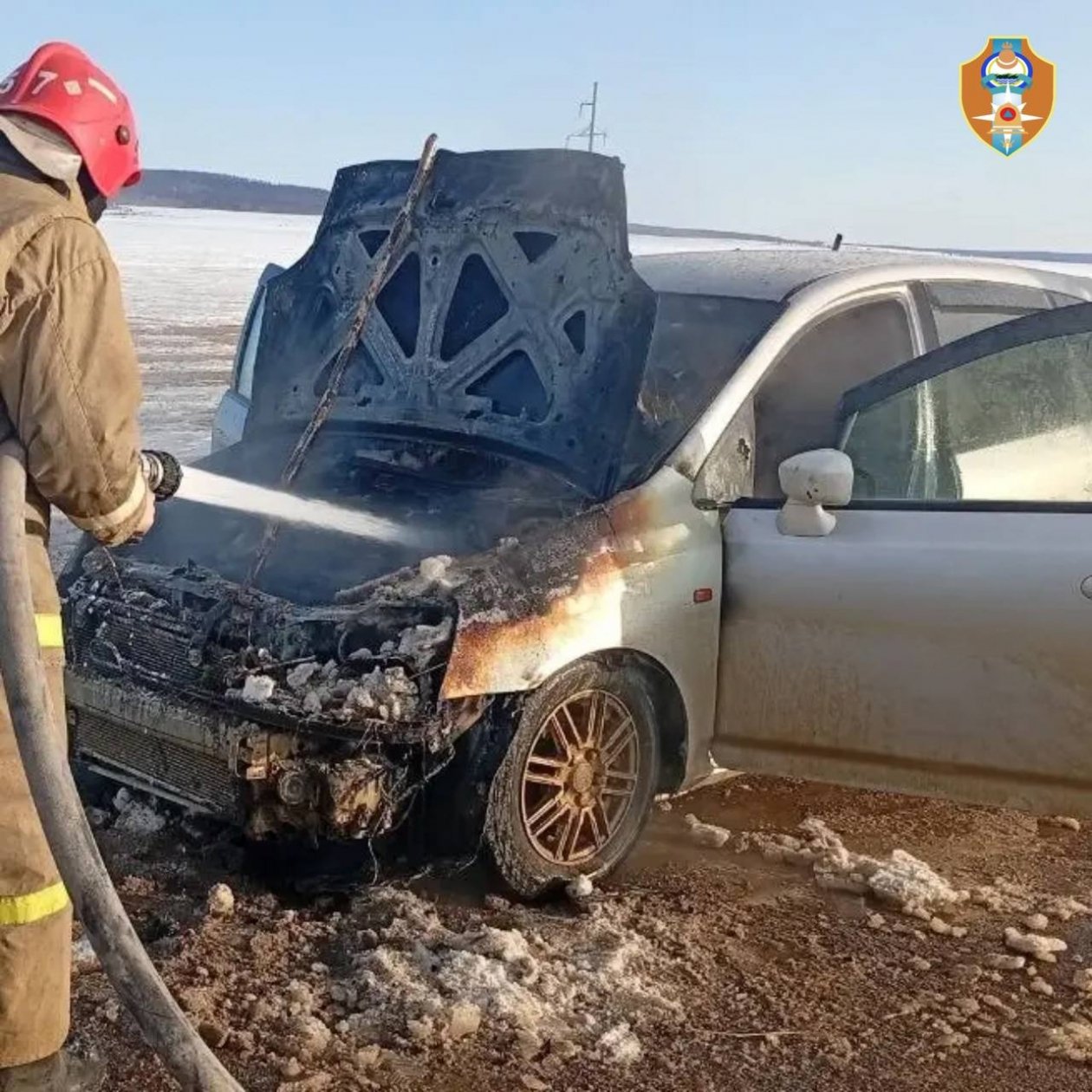 В Бурятии сгорел автомобиль агентство ГО и ЧС Бурятии