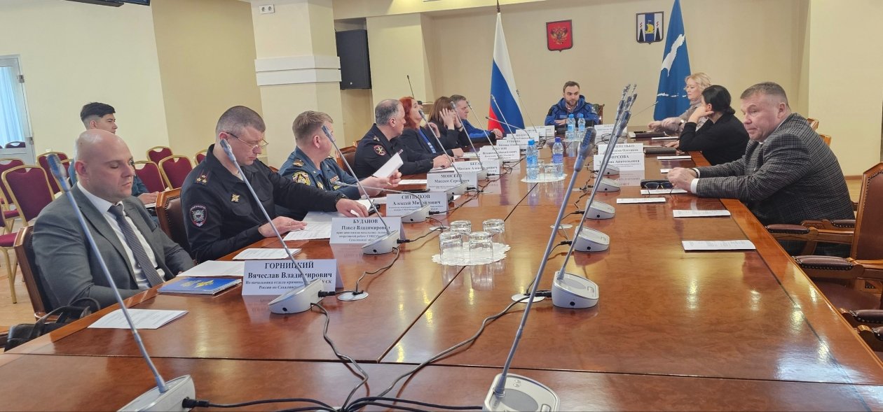 Круглый стол в Южно-Сахалинске пресс-служба министерства образования Сахалинской области