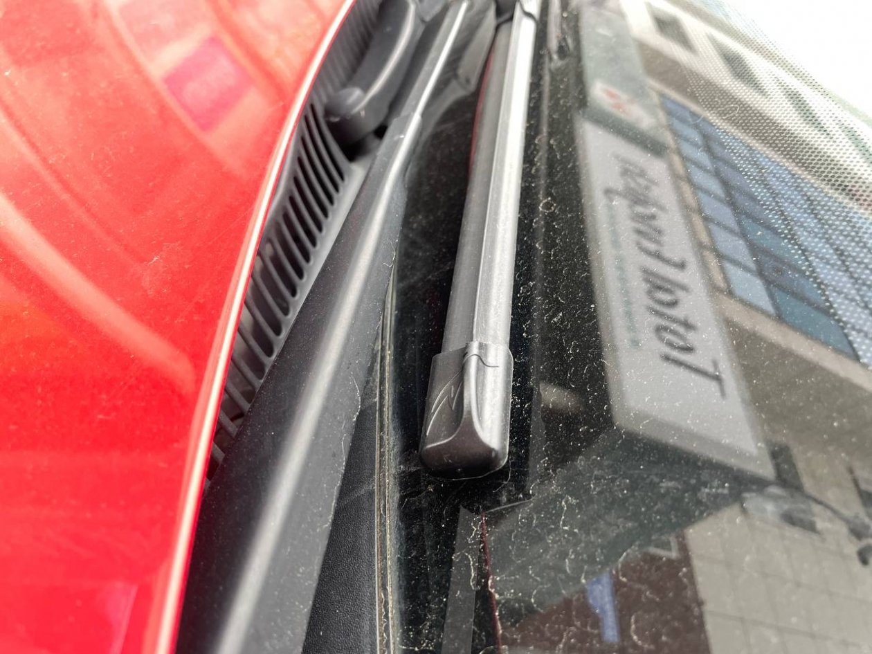 Дворники не износятся спустя 3 года: переводим и закрепляем в таком положении на ночь ИА SevastopolMedia