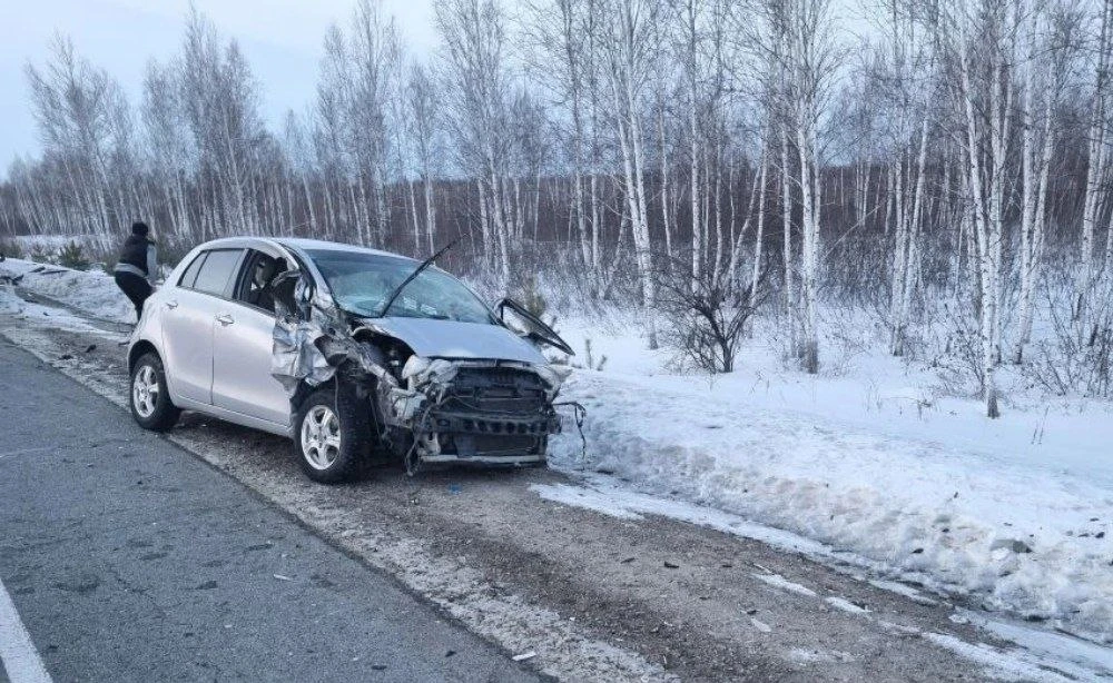 Водитель Toyota Vitz догнал спецтехнику, после чего машину отбросило на &quotвстречку&quot - в Honda Fit Госавтоинспекция Амурской области