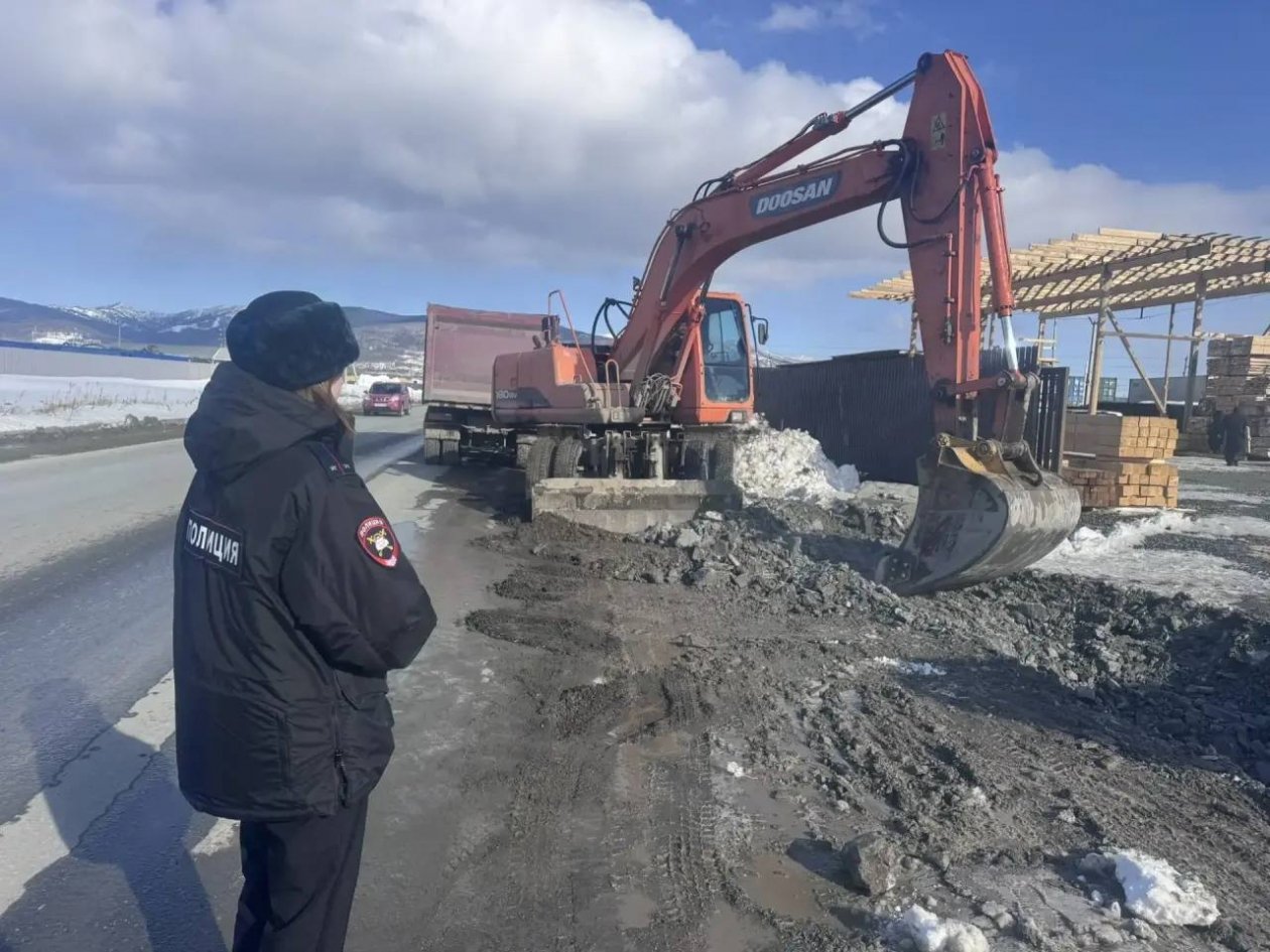 В Южно-Сахалинске ликвидируют незаконные съезды на юго-западном объезде пресс-служба министерства транспорта и дорожного хозяйства Сахалинской области