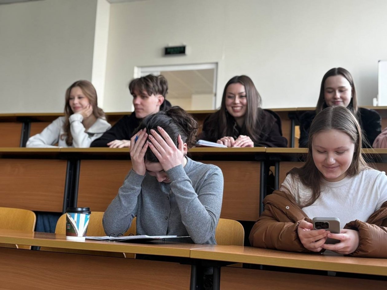 Самостоятельная жизнь от лица трёх студентов, решивших учиться в городе у моря Александра Косоурова