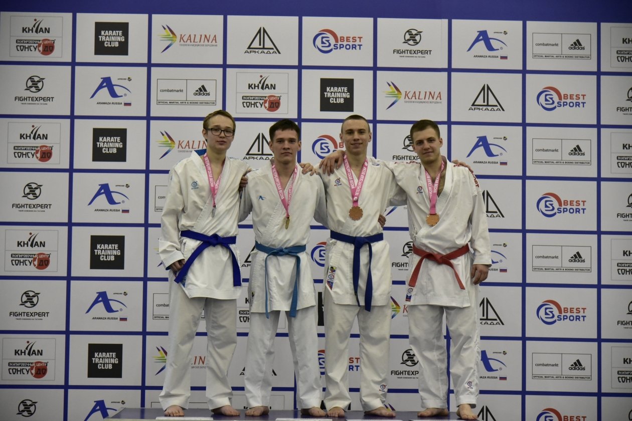 Сахалинские каратисты завоевали 9 медалей на международных соревнованиях в Петербурге пресс-служба министерства спорта Сахалинской области