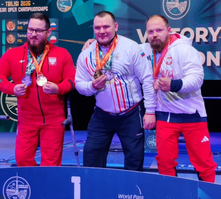 Спортсмен-паралимпиец из Хабаровского края выиграл четыре &quotзолота&quot на ЧЕ по пауэрлифтингу Роман Панцырев