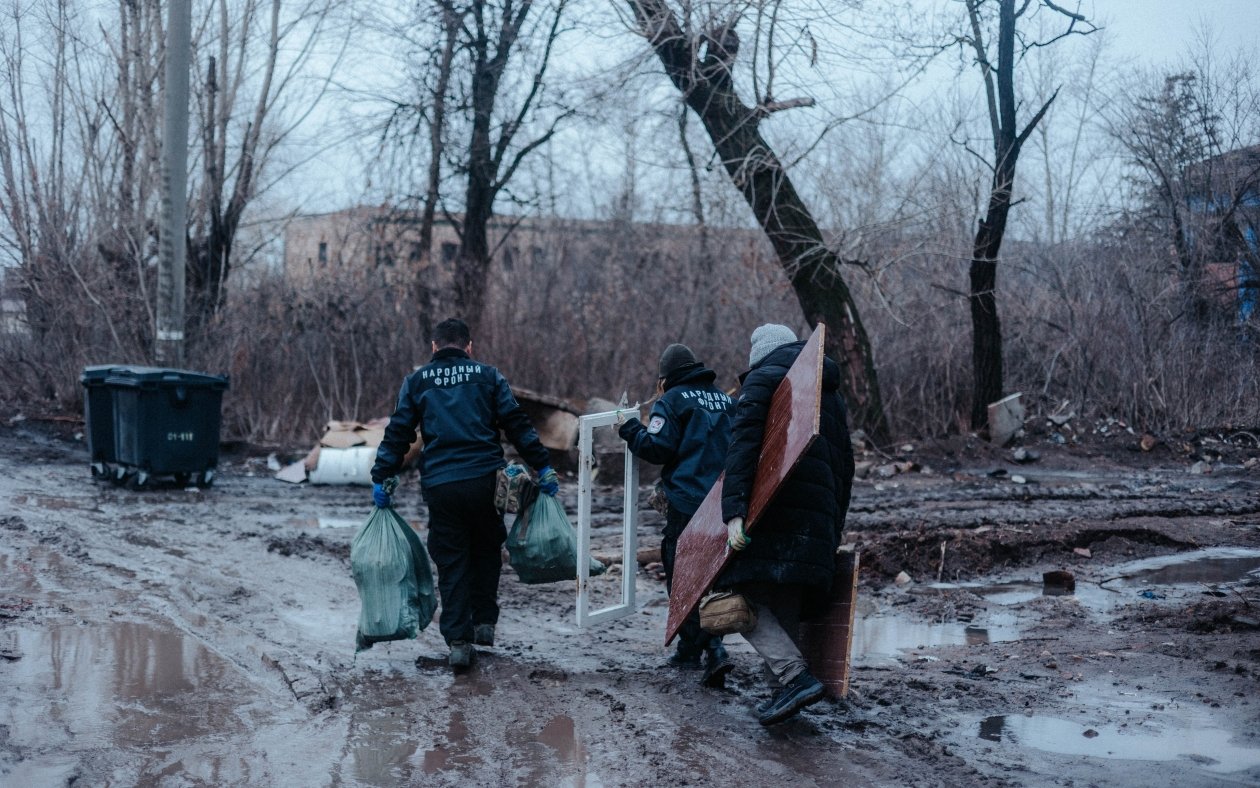 Волонтеры пресс-служба Молодежки Народного Фронта