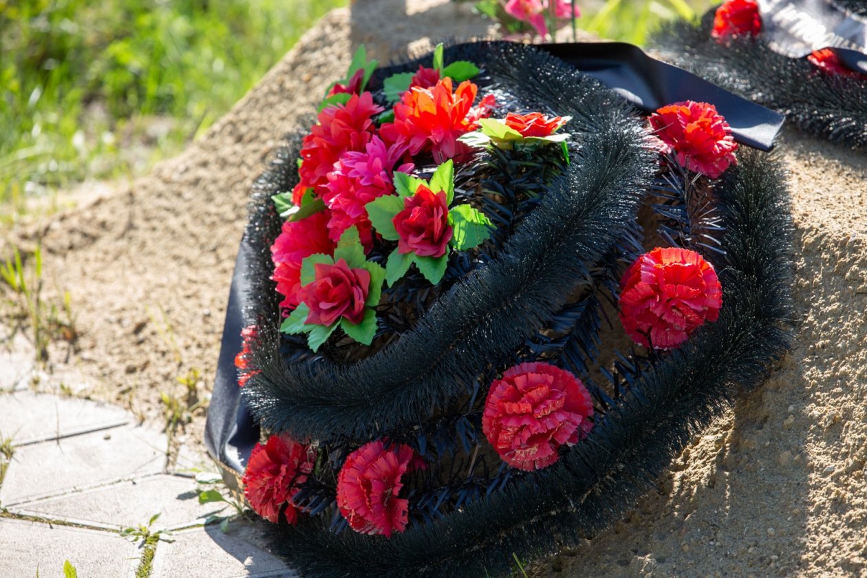 Кладбище, могилы, венки, похороны, траур Артём Хорошилов  , ИА Stavropol.Media