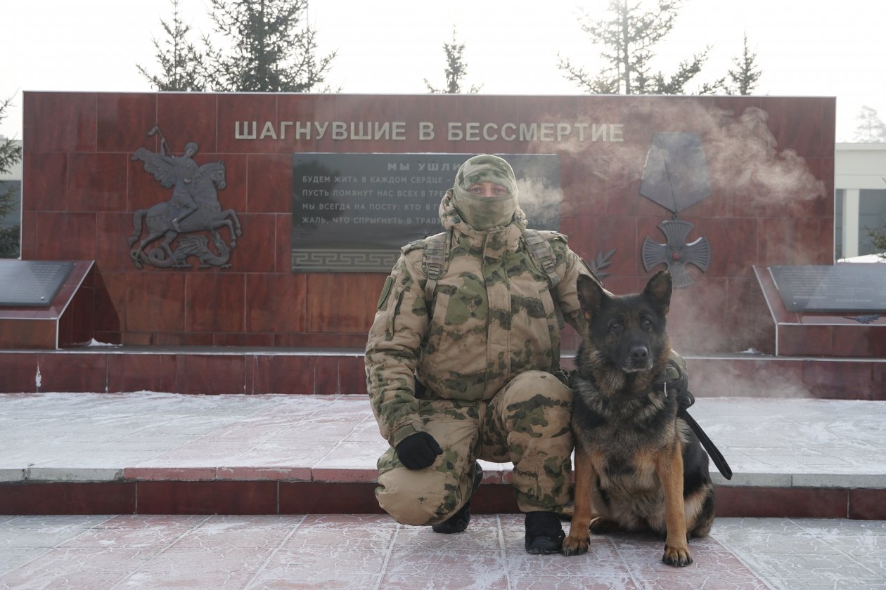 Кинолог из Бурятии и овчарка Альфа Росгвардия по Бурятии