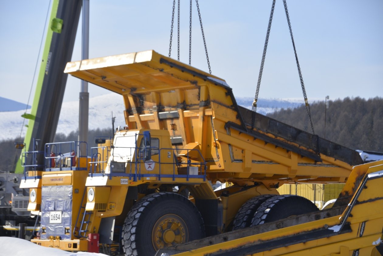 Новые самосвалы отправляют на месторождение Сухой Лог &quotПолюс Сухой Лог&quot