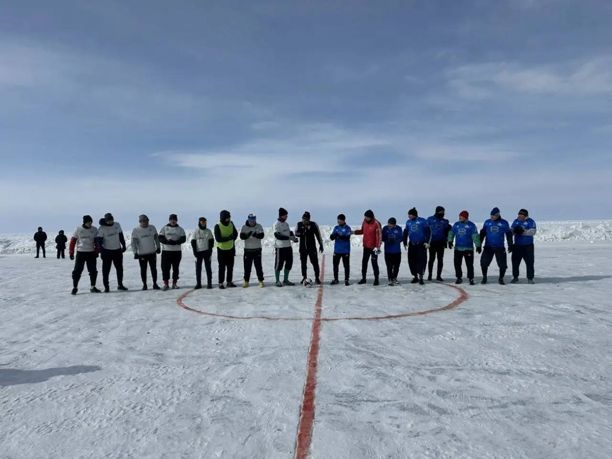 В Бурятии футбол сыграли на льду Байкала пресс-служба правительства Бурятии