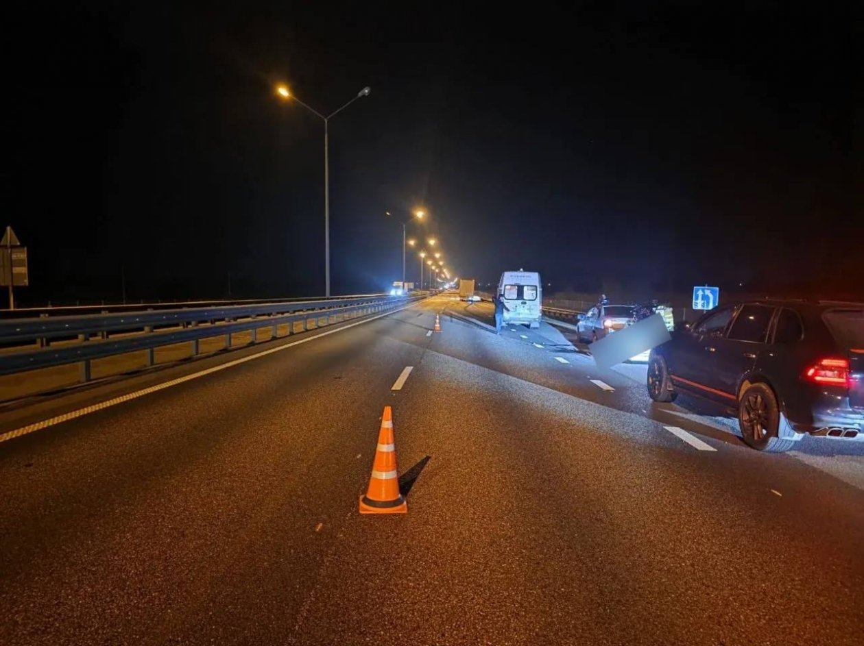 Большегруз снес насмерть двух пешеходов во время погрузки мотоцикла на Кубани t.me/mvd_23