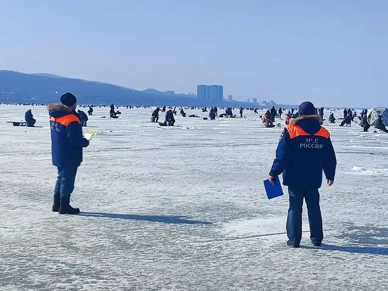 Рыбаки игнорируют запрет и выезжают на разрушающийся лёд во Владивостоке пресс-служба администрации Владивостока