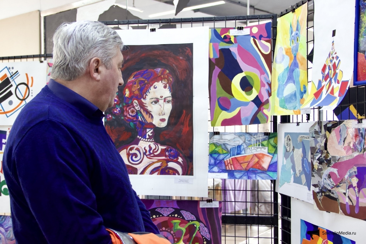 Выставка &quotАвангард глазами ребенка&quot ИА SakhalinMedia