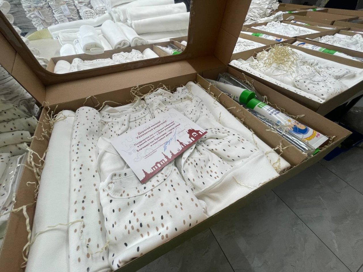 Многодетные семьи Краснодара получат подарки для новорожденных пресс-служба КСВО по Краснодарскому краю